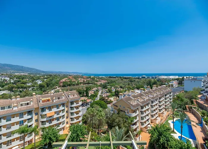 Elegant 2 Bdrm Penthouse With Sea Views And Pools