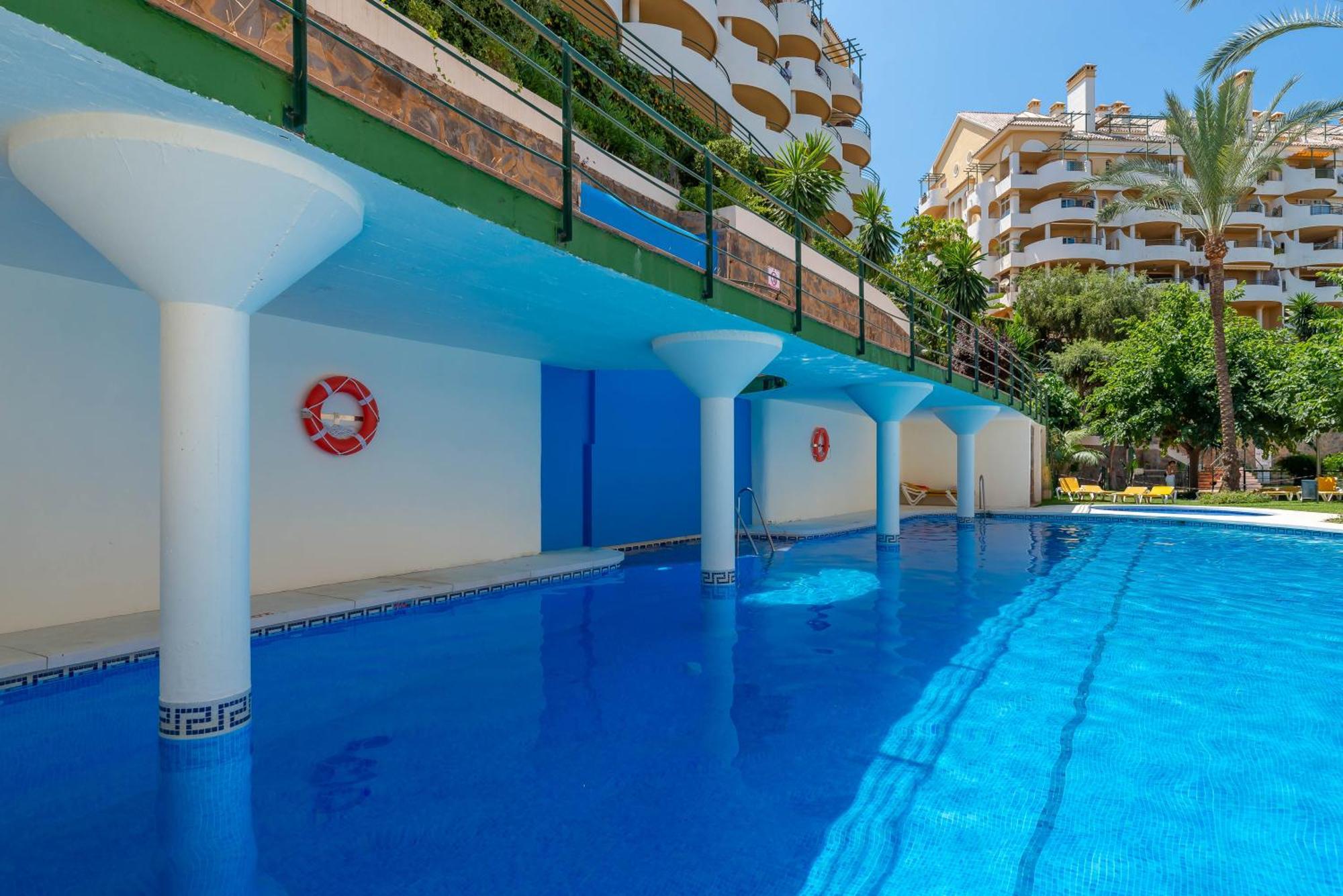 Elegant 2 Bdrm Penthouse With Sea Views And Pools Marbella