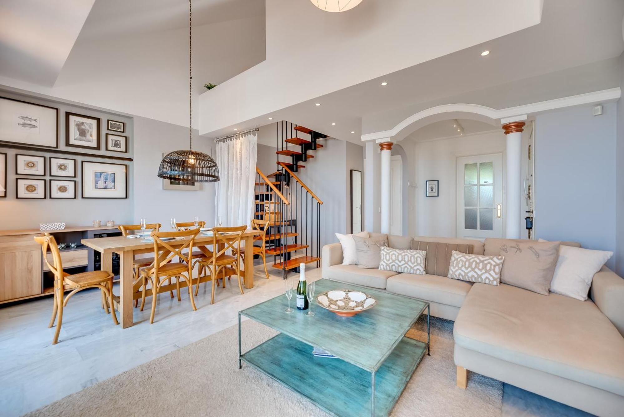 Elegant 2 Bdrm Penthouse With Sea Views And Pools Apartamento *