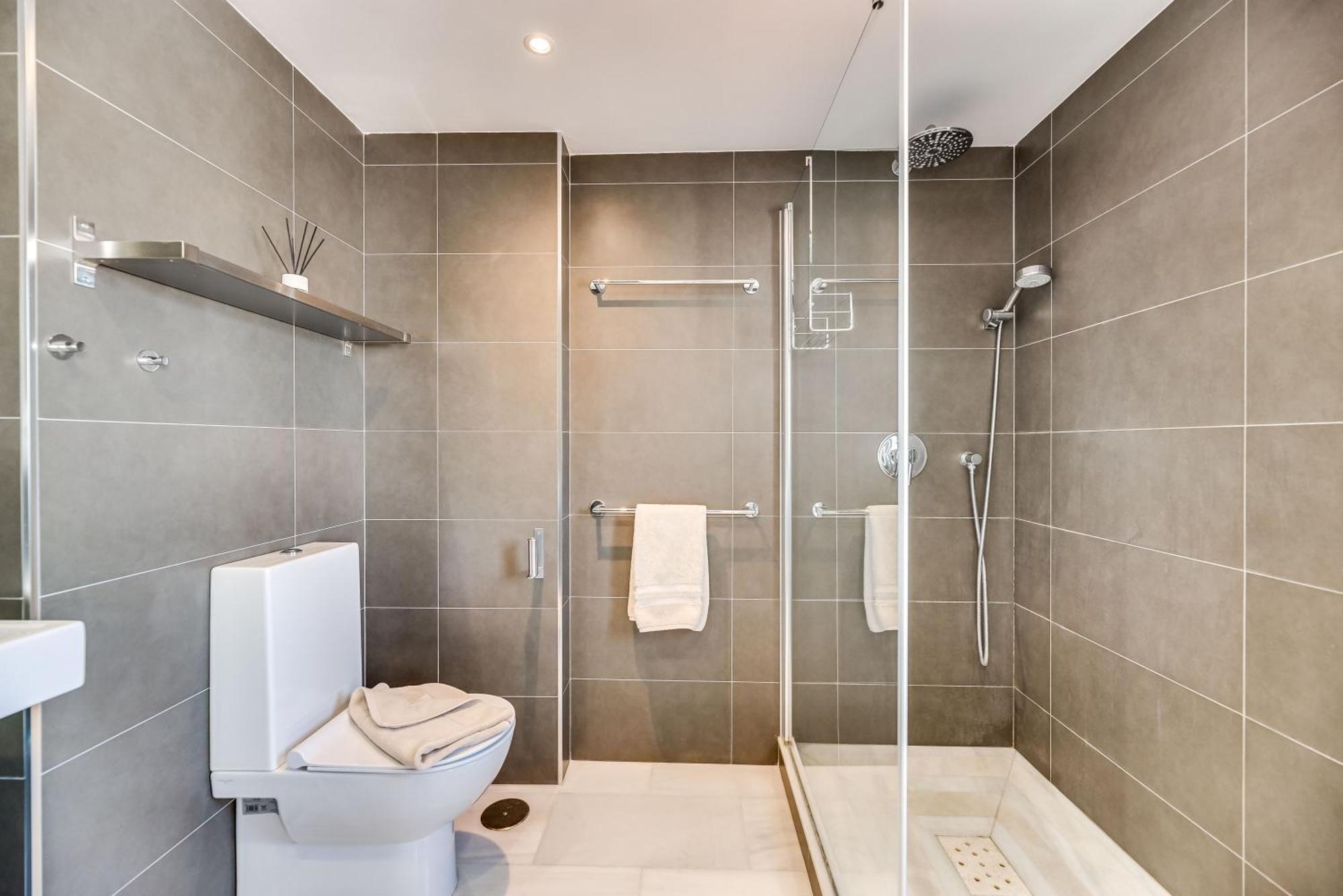 Elegant 2 Bdrm Penthouse With Sea Views And Pools Apartamento *