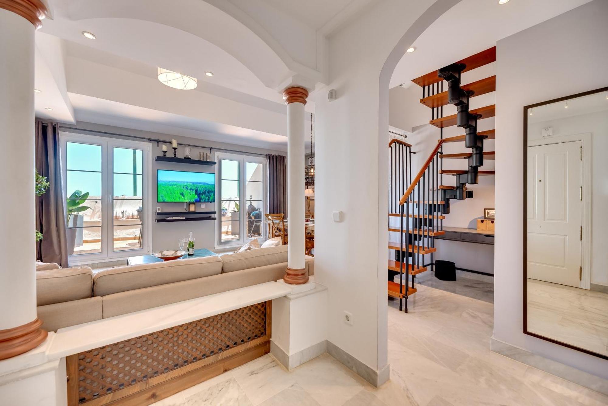 Elegant 2 Bdrm Penthouse With Sea Views And Pools Marbella