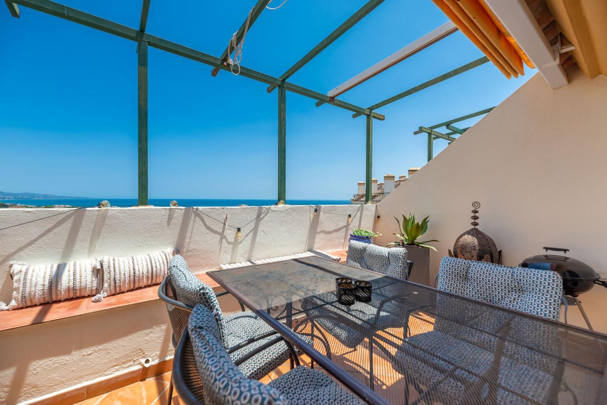 Elegant 2 Bdrm Penthouse With Sea Views And Pools Apartment Marbella
