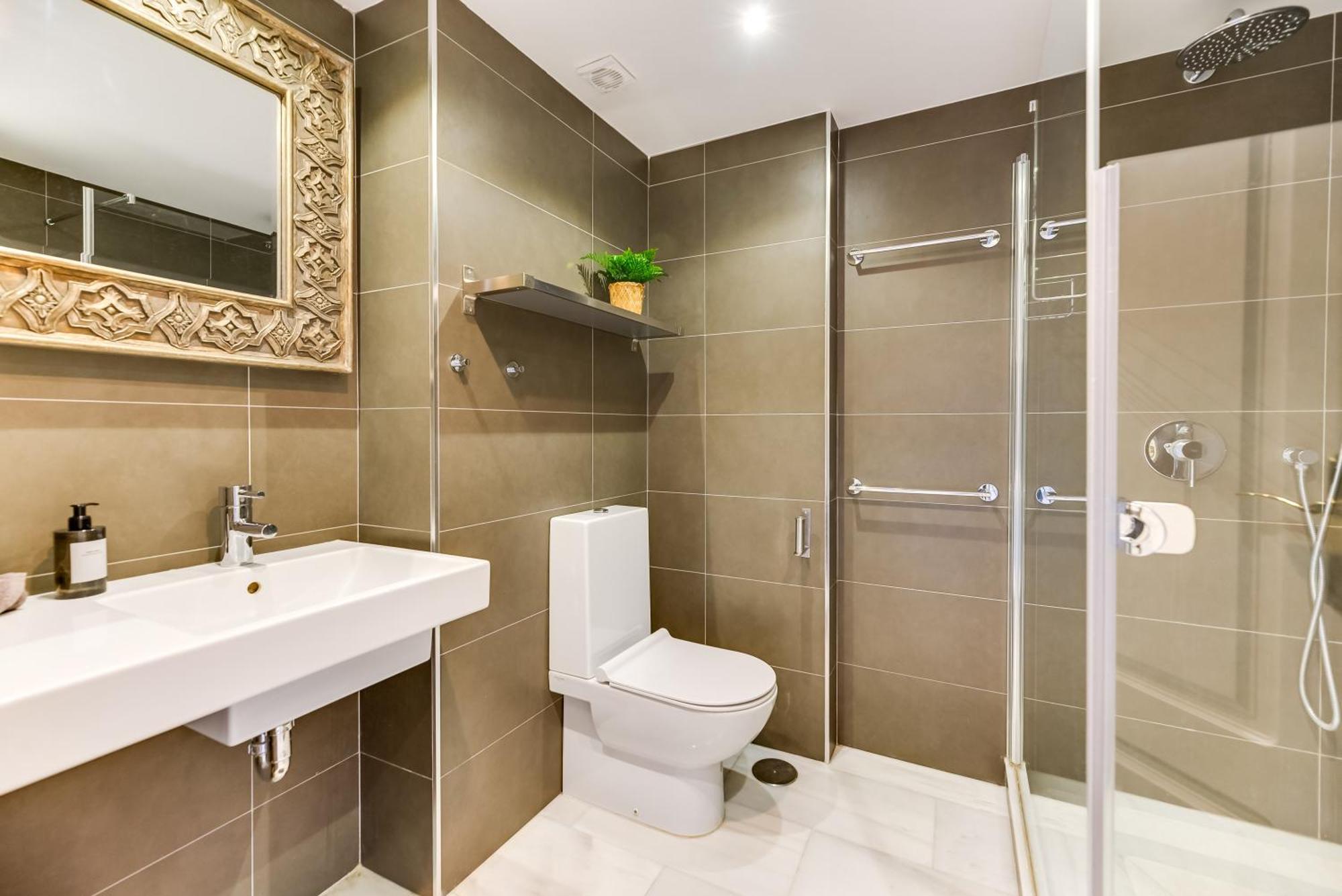 Elegant 2 Bdrm Penthouse With Sea Views And Pools Apartment *